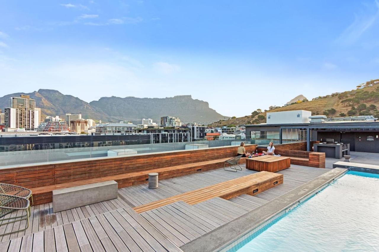 Apartment Back Up Power, Modern And Rooftop Pool Cape Town