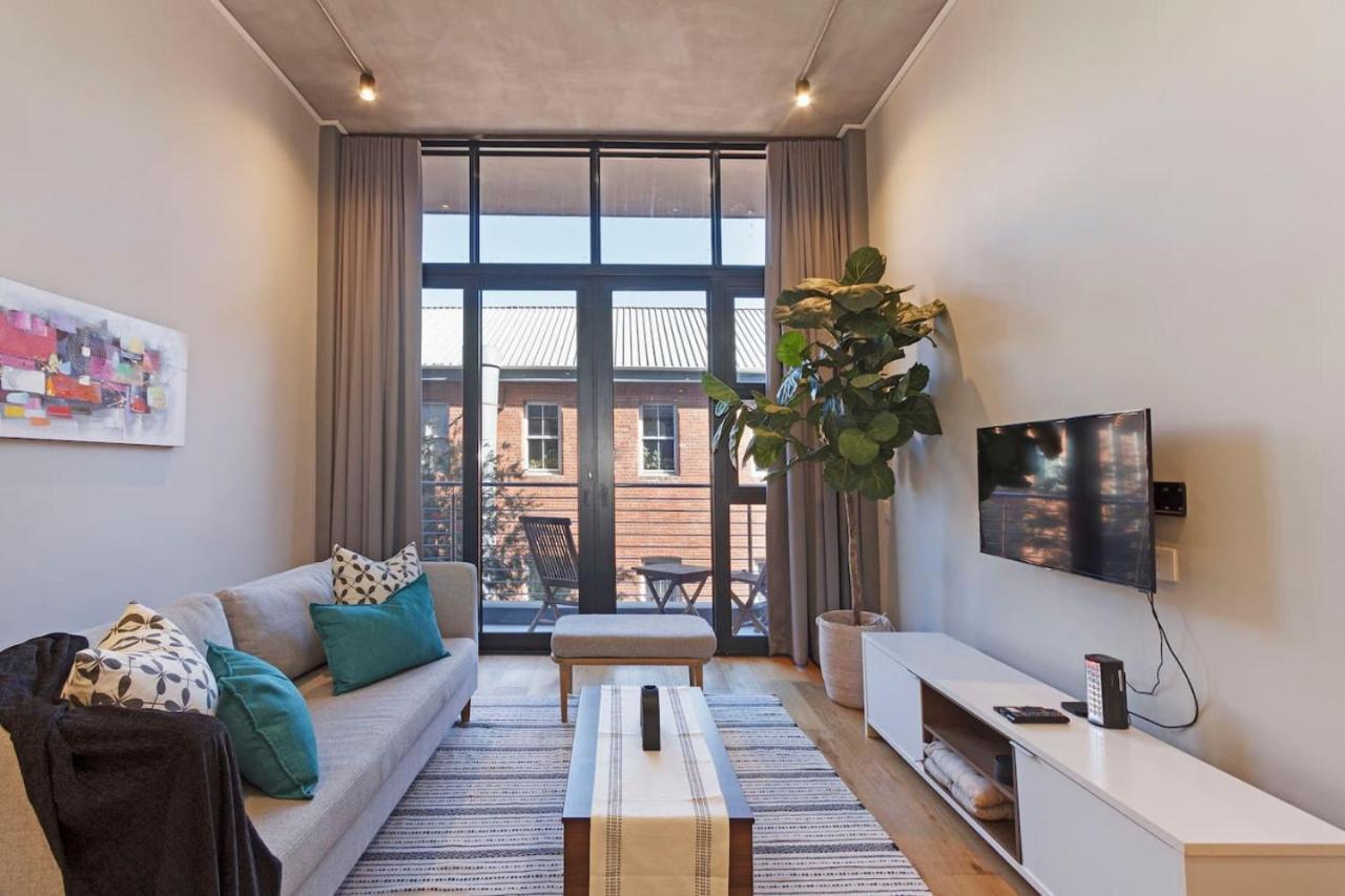 Apartment Back Up Power, Modern And Rooftop Pool *