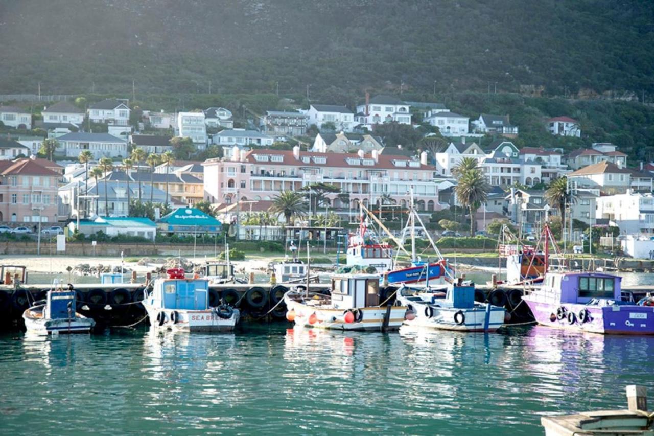 Charming Coastal Townhouse At The Majestic Cape Town