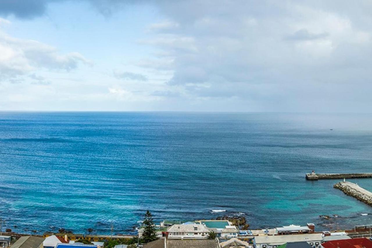 Charming Coastal Townhouse At The Majestic Cape Town