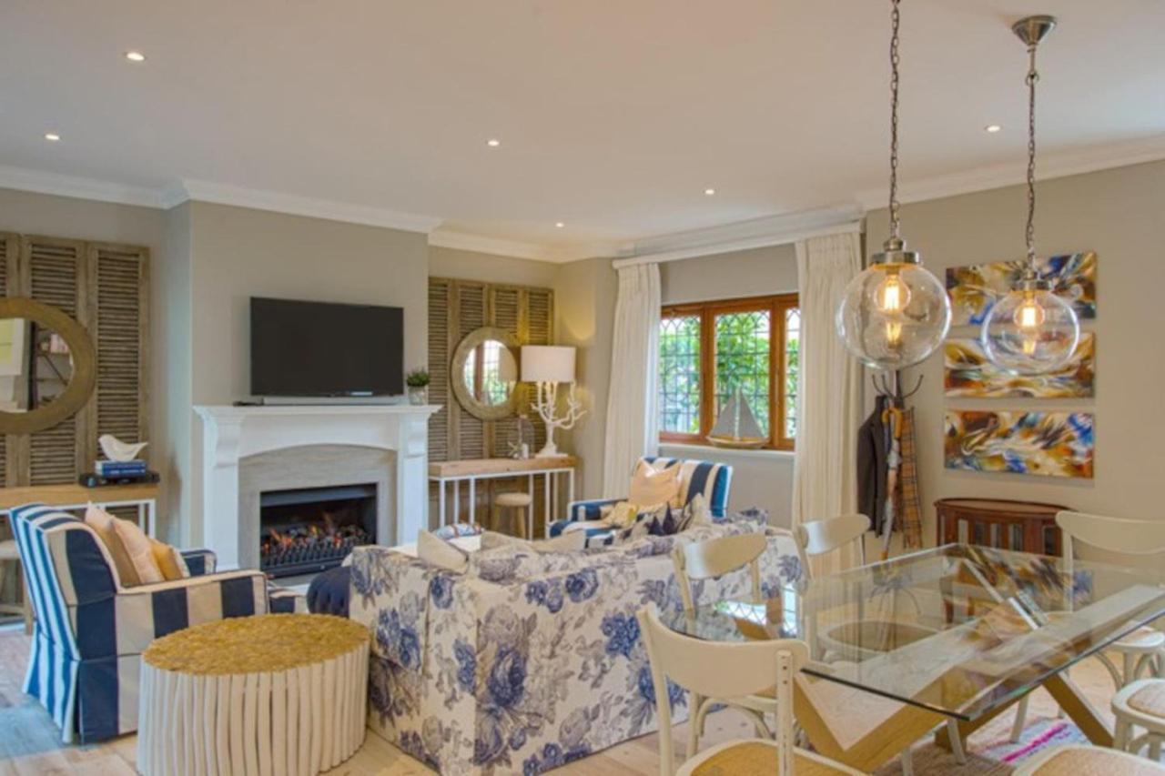 Charming Coastal Townhouse At The Majestic Cape Town