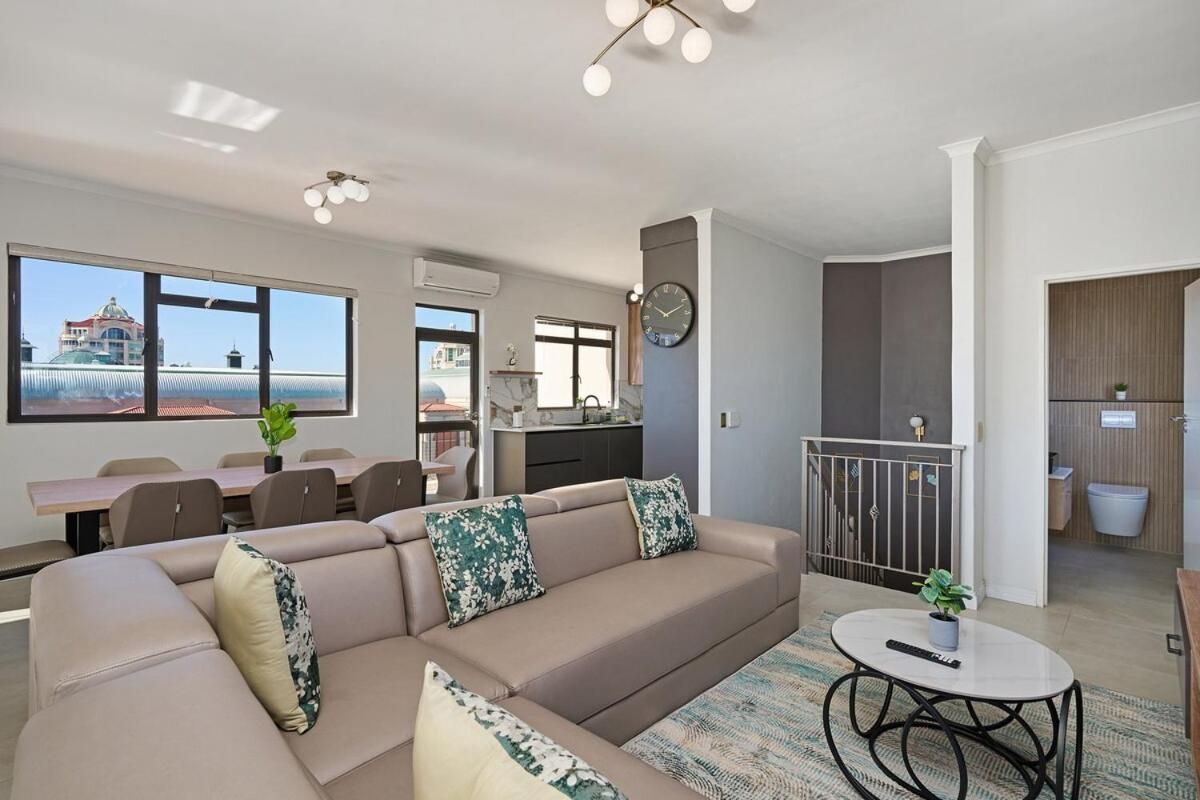 8 Sleeper Luxury Duplex Penthouse Apartment *