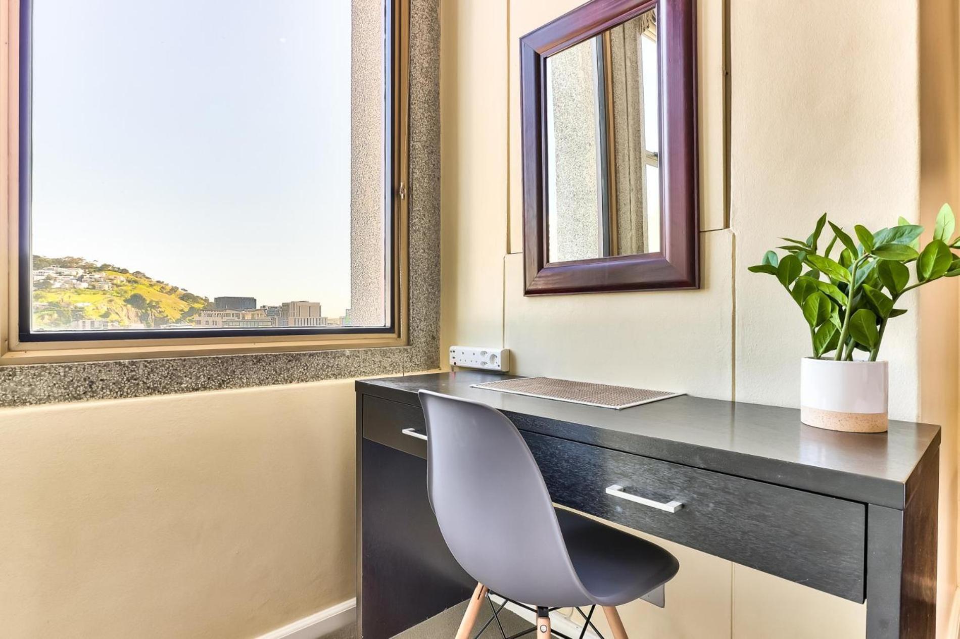 Apartment Pad With Gym Pool Iconic Views *