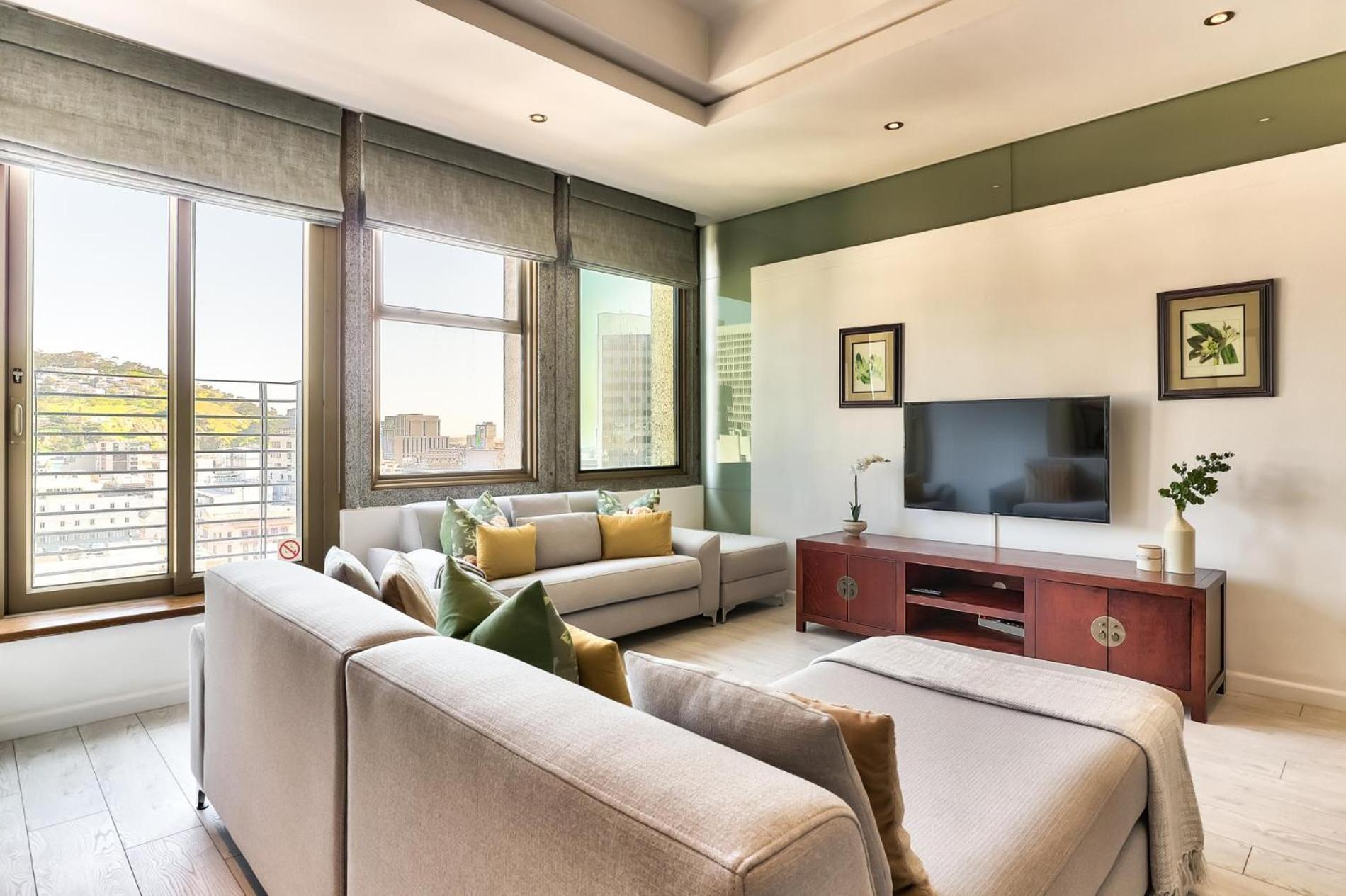 Pad With Gym Pool Iconic Views Apartment *