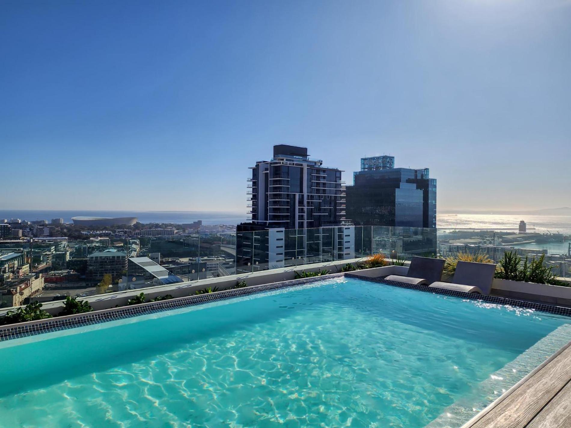 Sky High Views At The Rubik With Rooftop Pool *