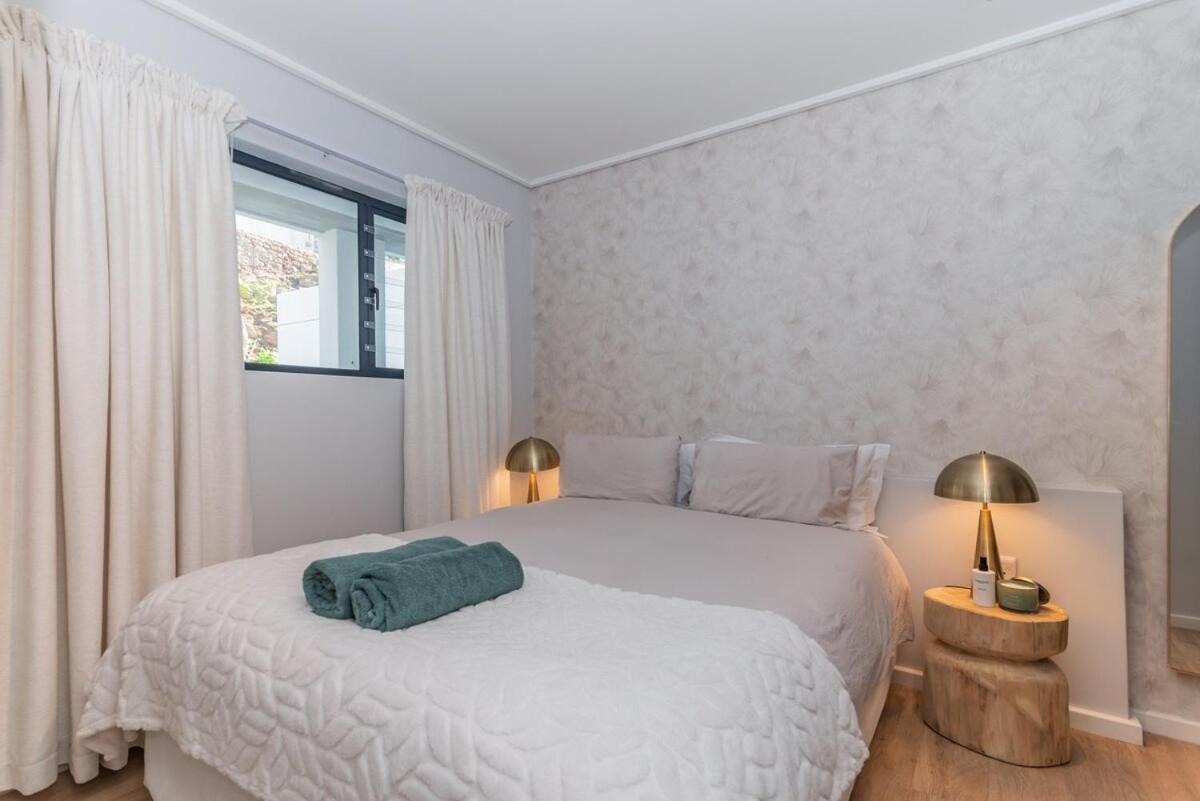 Wavescapes 1br Walk To Ocean Views Cape Town
