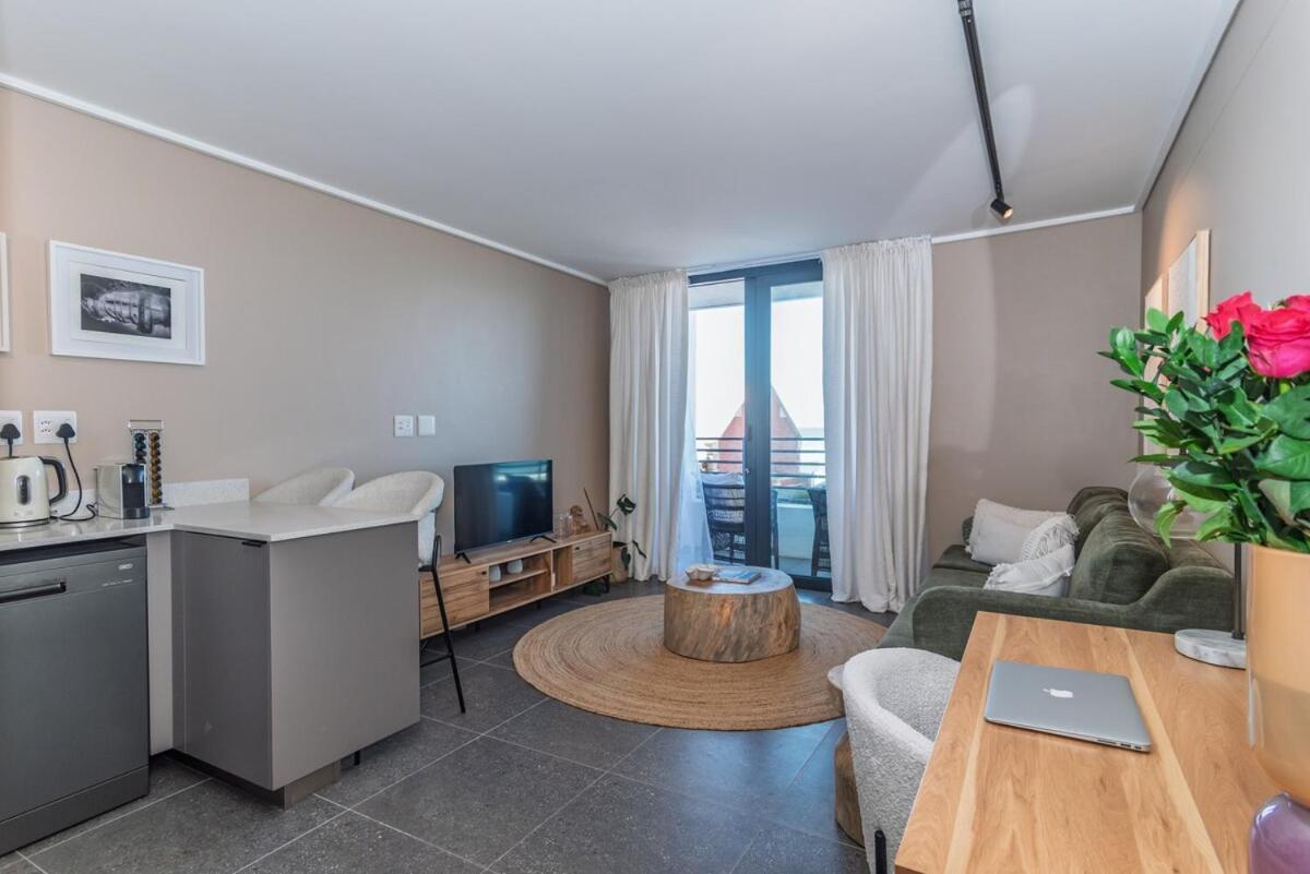 Wavescapes 1br Walk To Ocean Views Cape Town