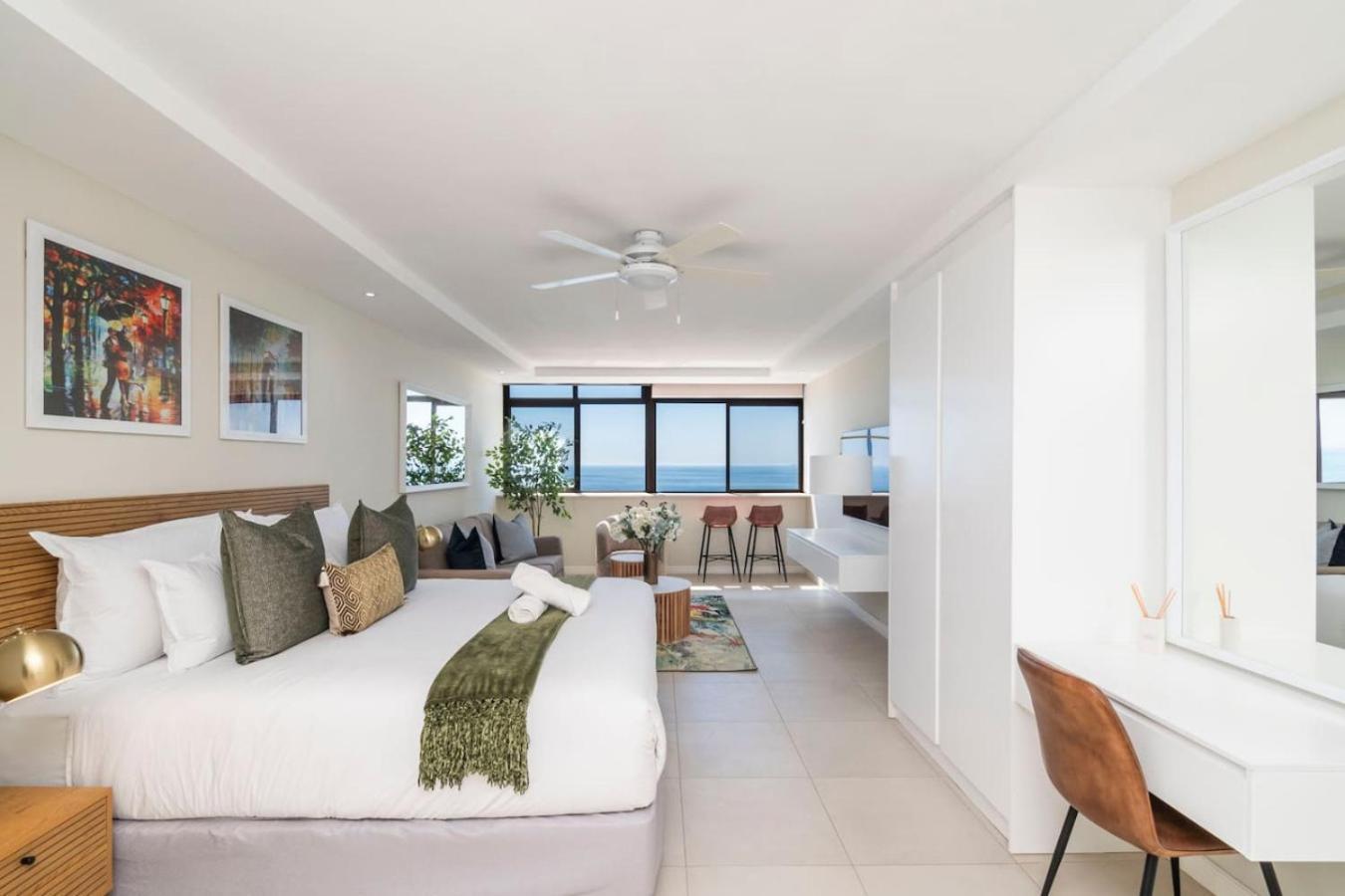 W King Bed Sea Views Promenade Apartment Cape Town