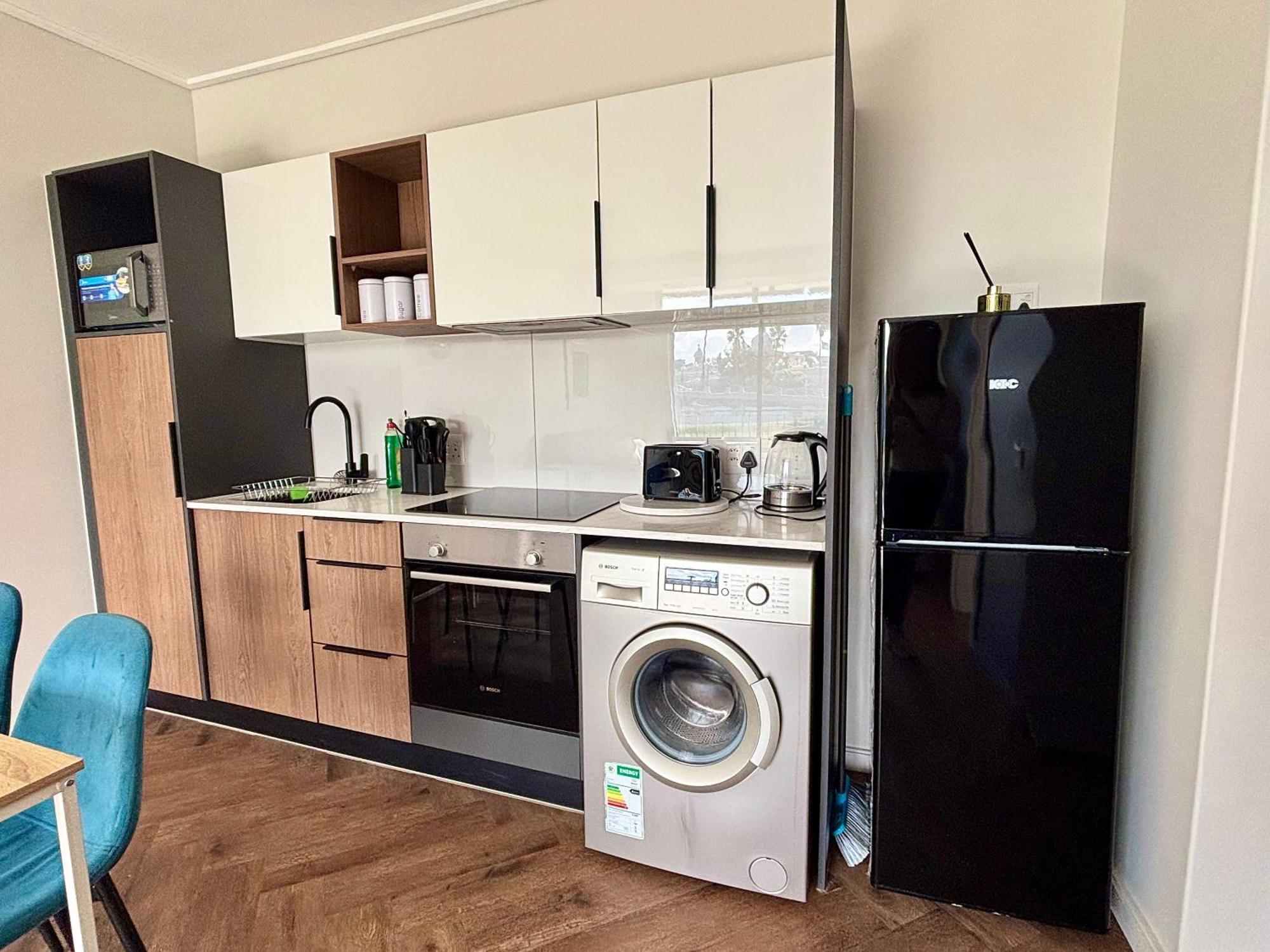 Modern Chic At On Park Century Near Canal Walk Apartment *