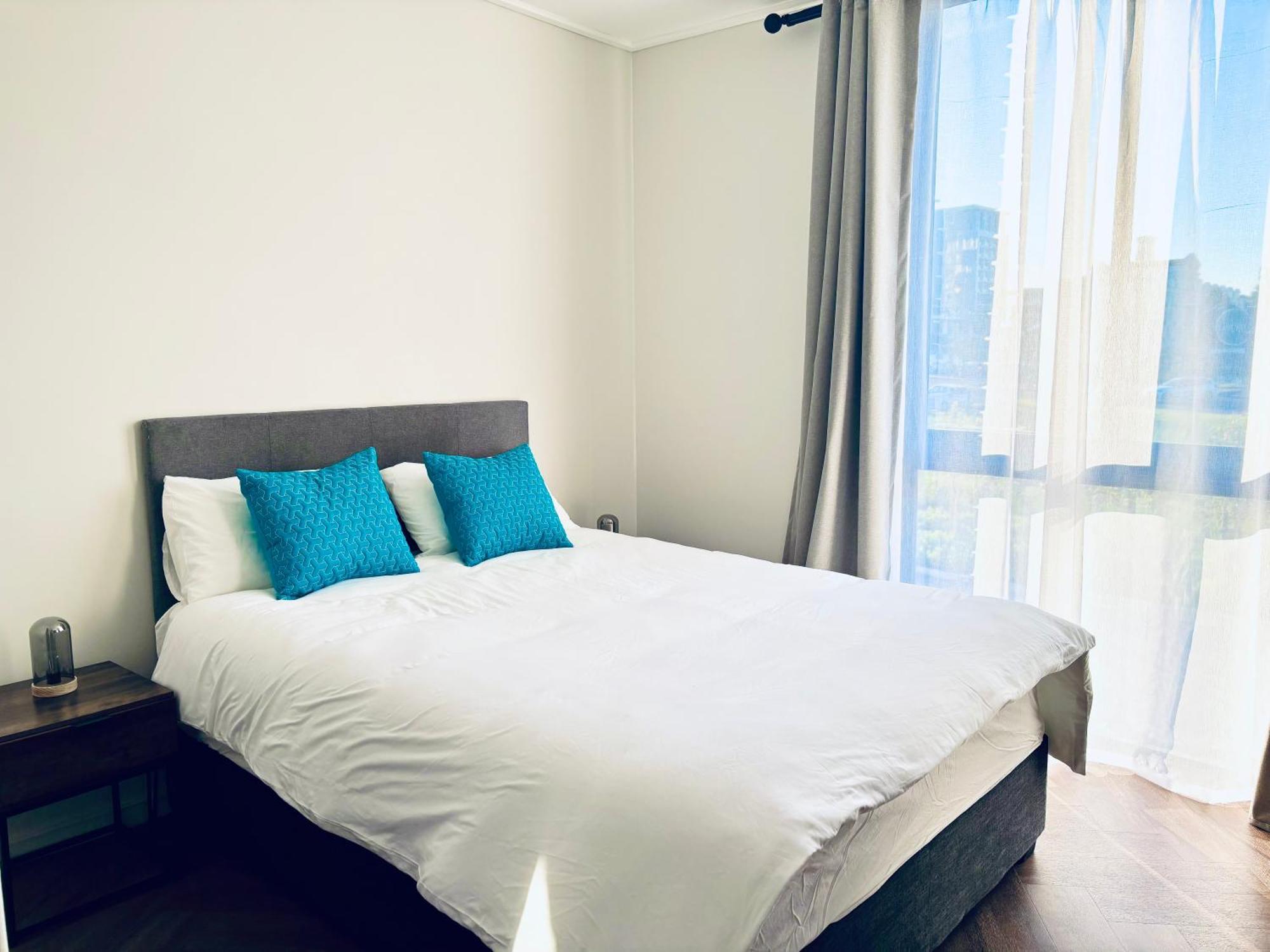 Modern Chic At On Park Century Near Canal Walk Apartment