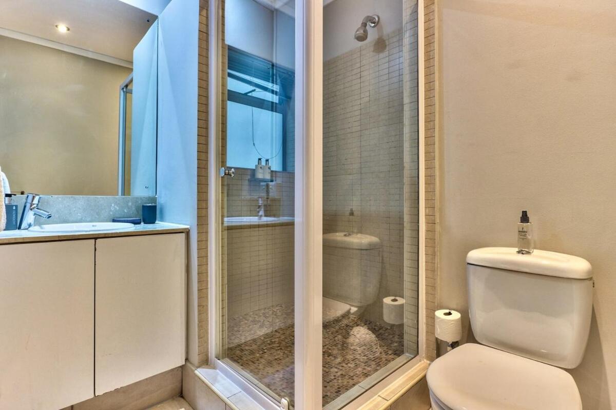 Cosy In The Cbd Close To V&a W Pool&parking