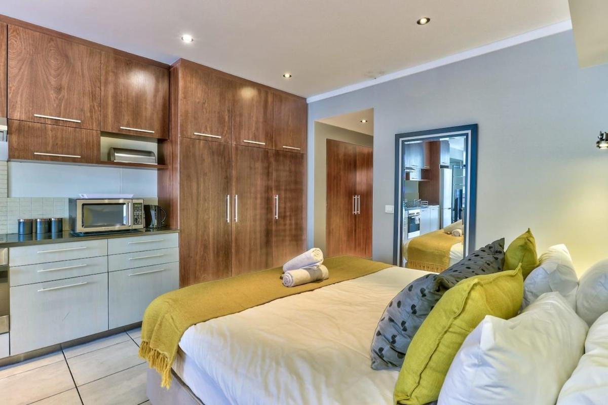 Cosy In The Cbd Close To V&a W Pool&parking Apartment *