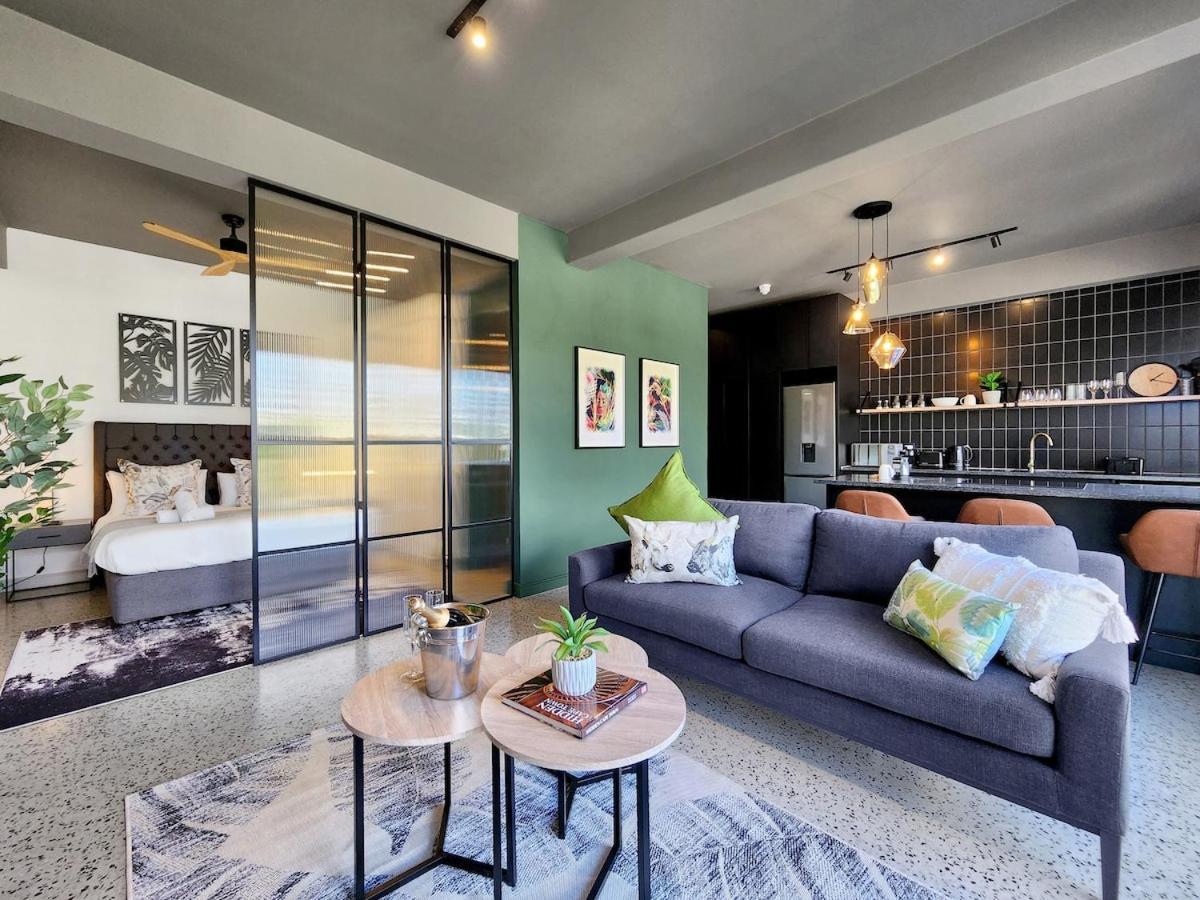 Stylish, Modern, New, Secure Apartment *