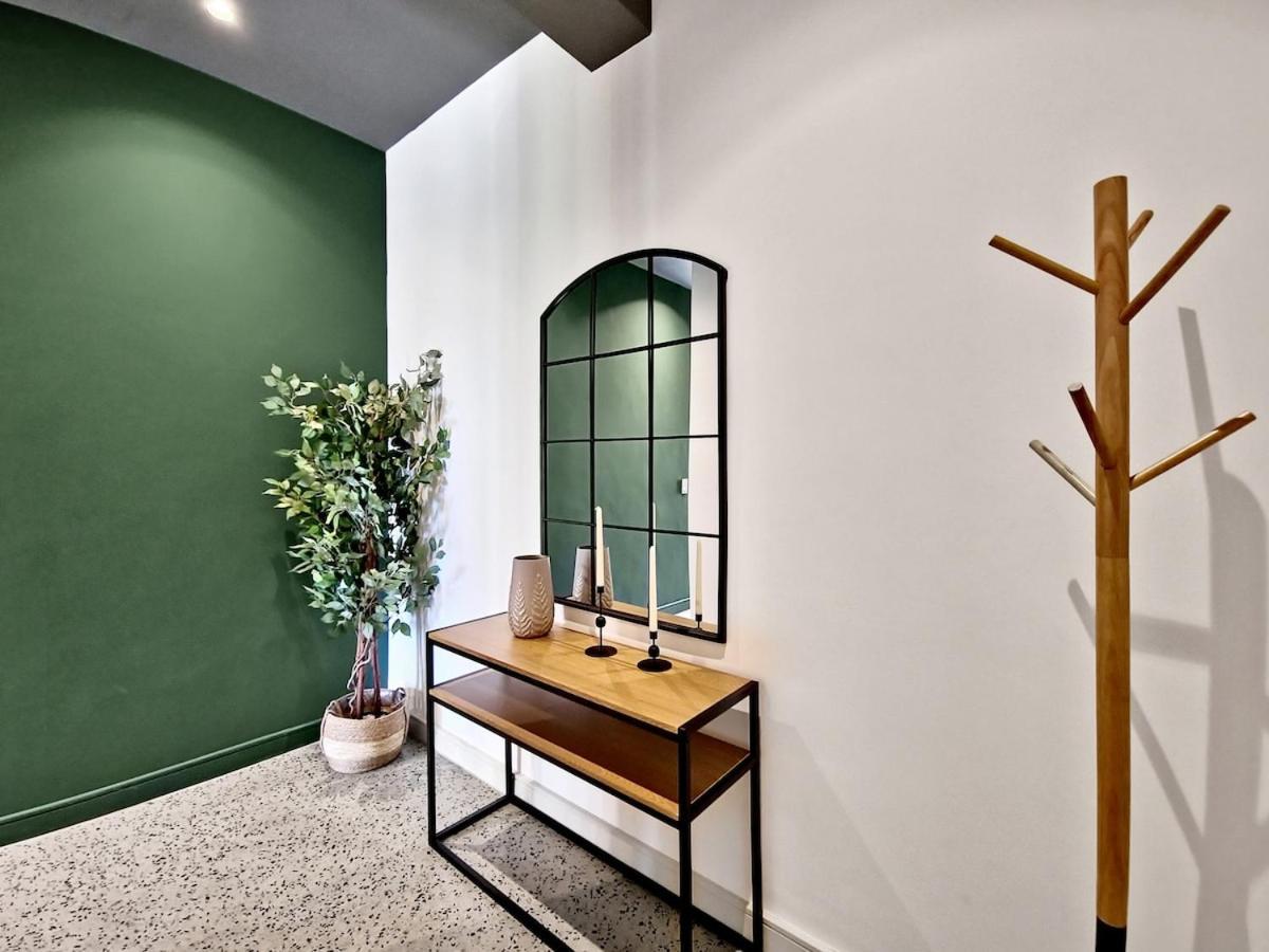 Apartment Stylish, Modern, New, Secure *