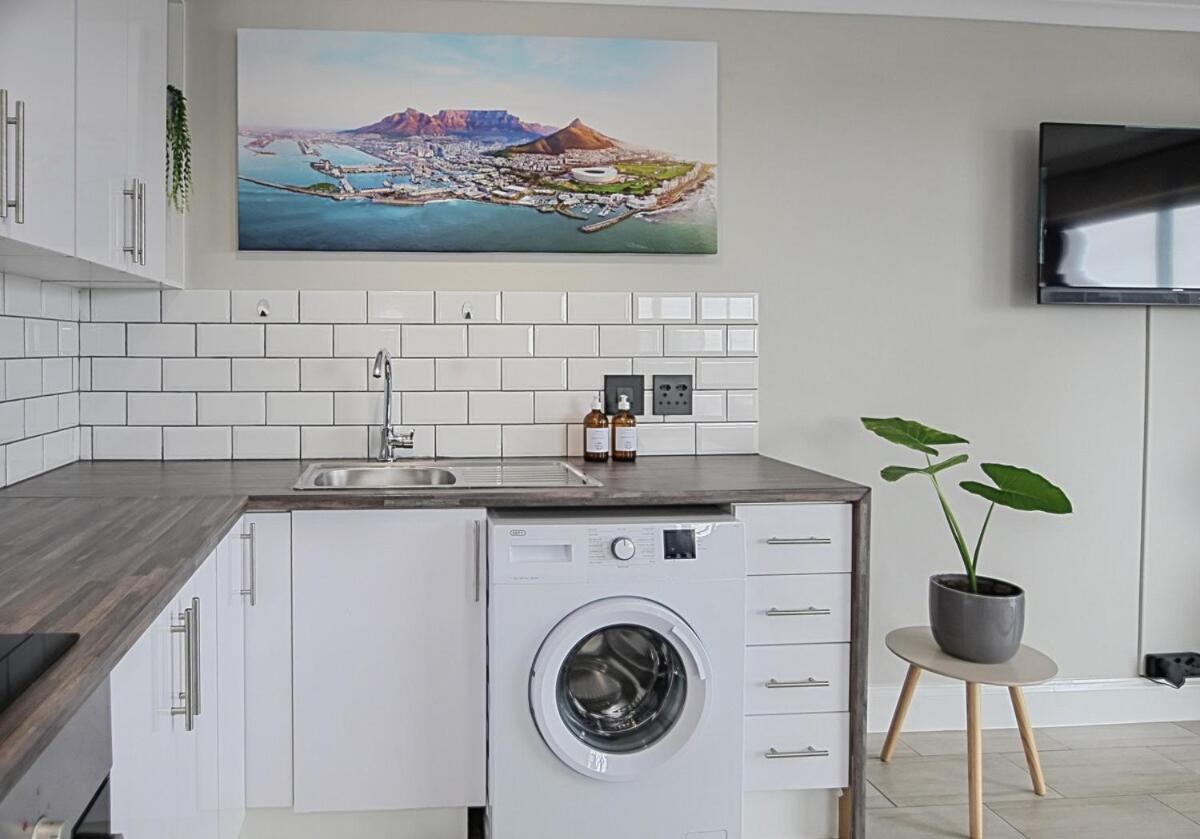 Mountain And Oceanview At Blouberg Cape Town