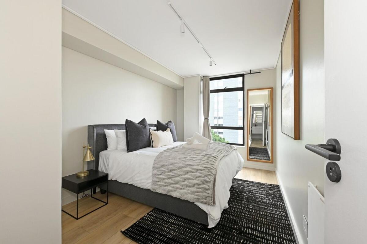 Esme Ocean Breeze 1 Bedroom In Sea Point Apartment *