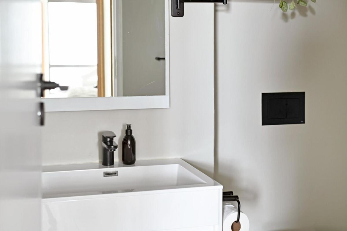 Esme Ocean Breeze 1 Bedroom In Sea Point Cape Town