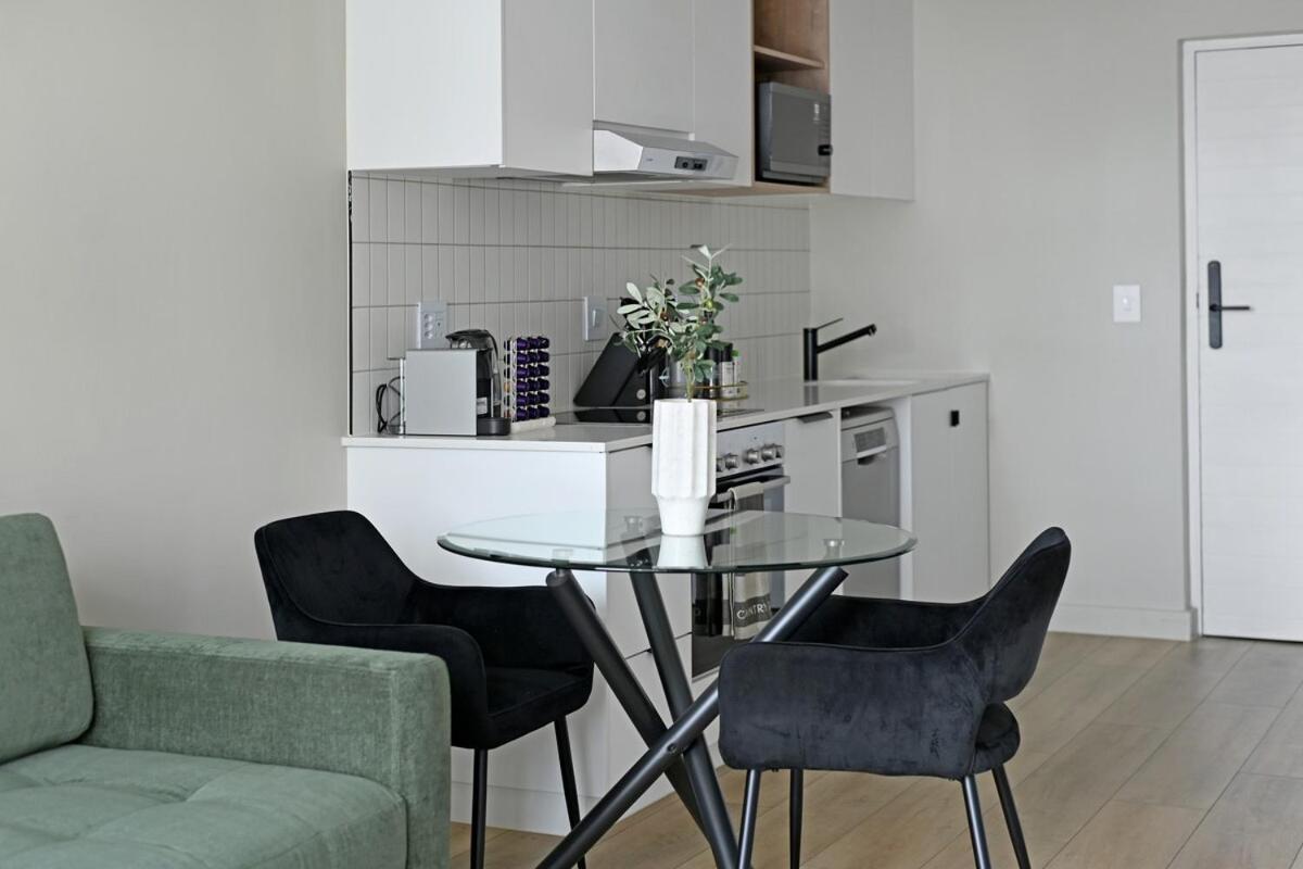 Esme Ocean Breeze 1 Bedroom In Sea Point Cape Town