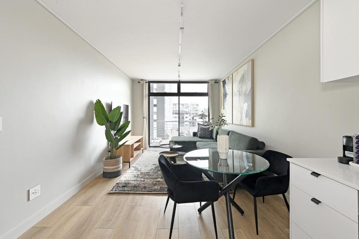 Esme Ocean Breeze 1 Bedroom In Sea Point Apartment Cape Town
