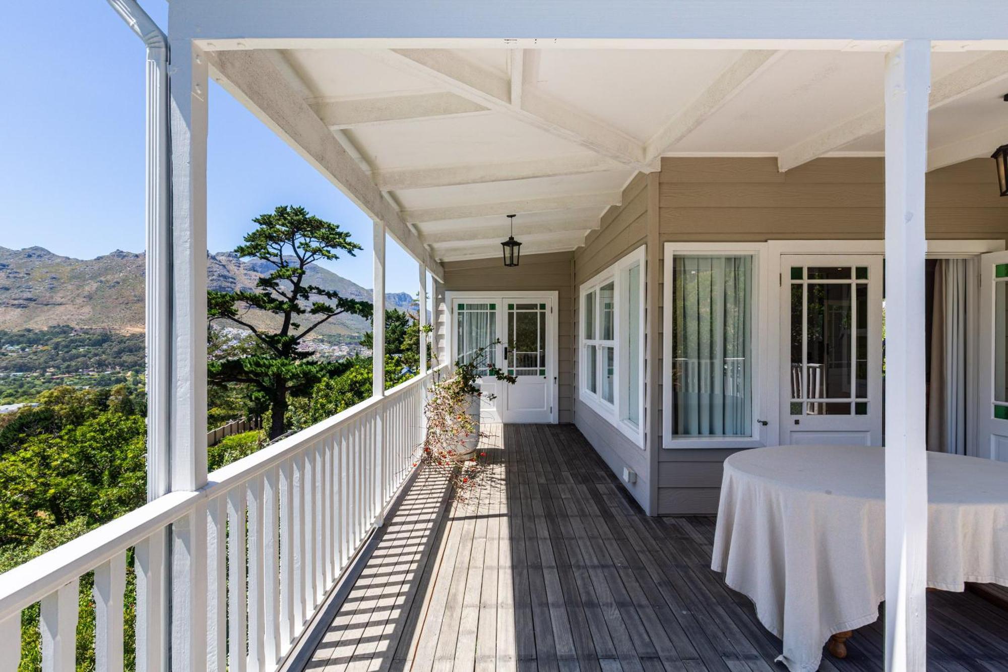 Exclusive Tree With Hot Tub - Power Back-up * Cape Town