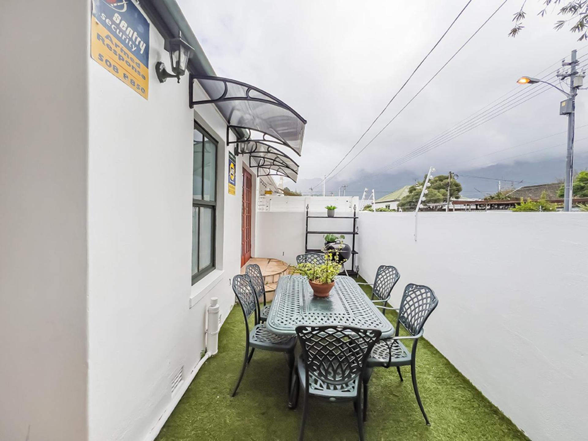 Escape To Tranquility In Claremont *
