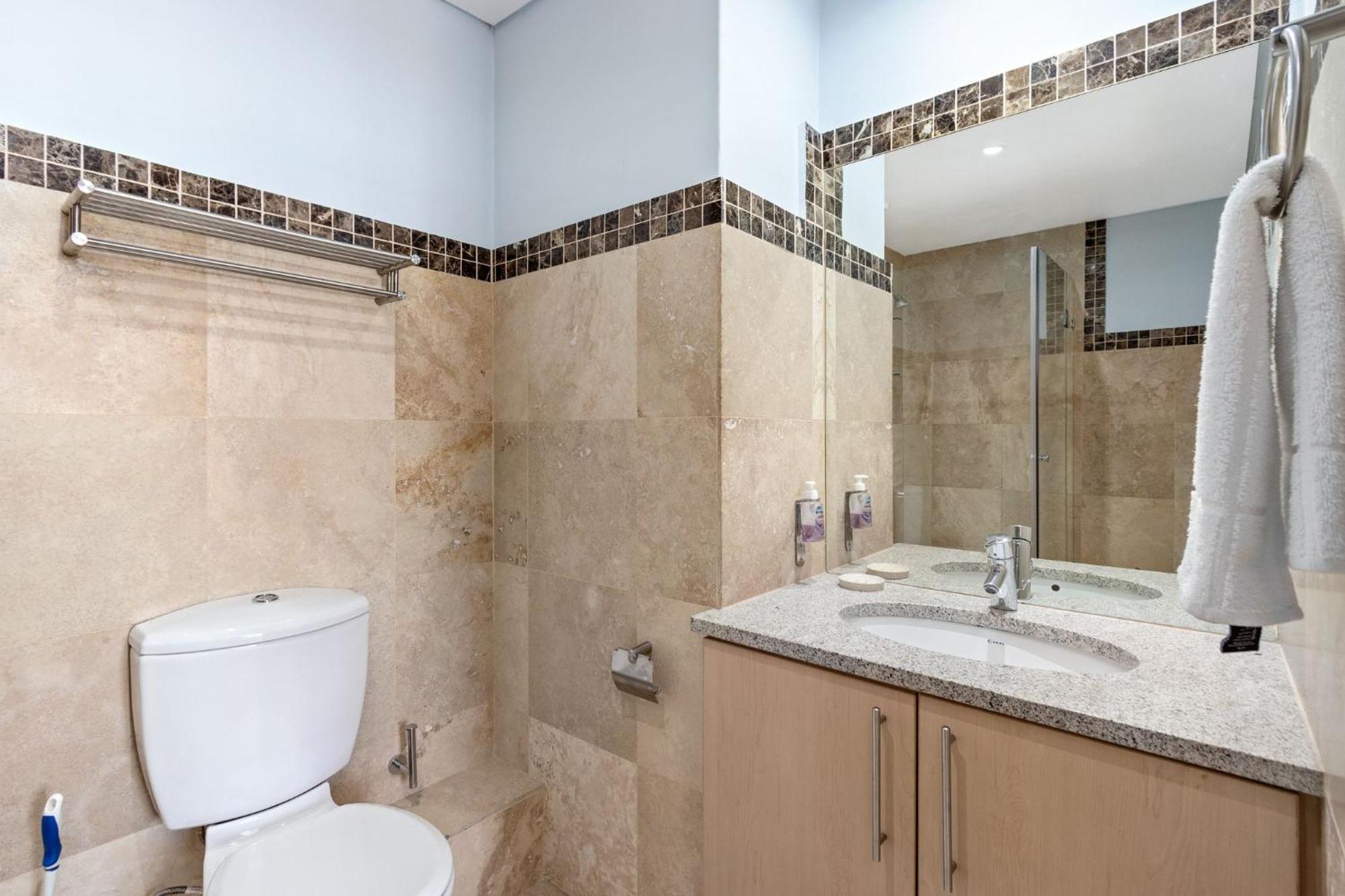 Fountain 1102 By Host Agents *