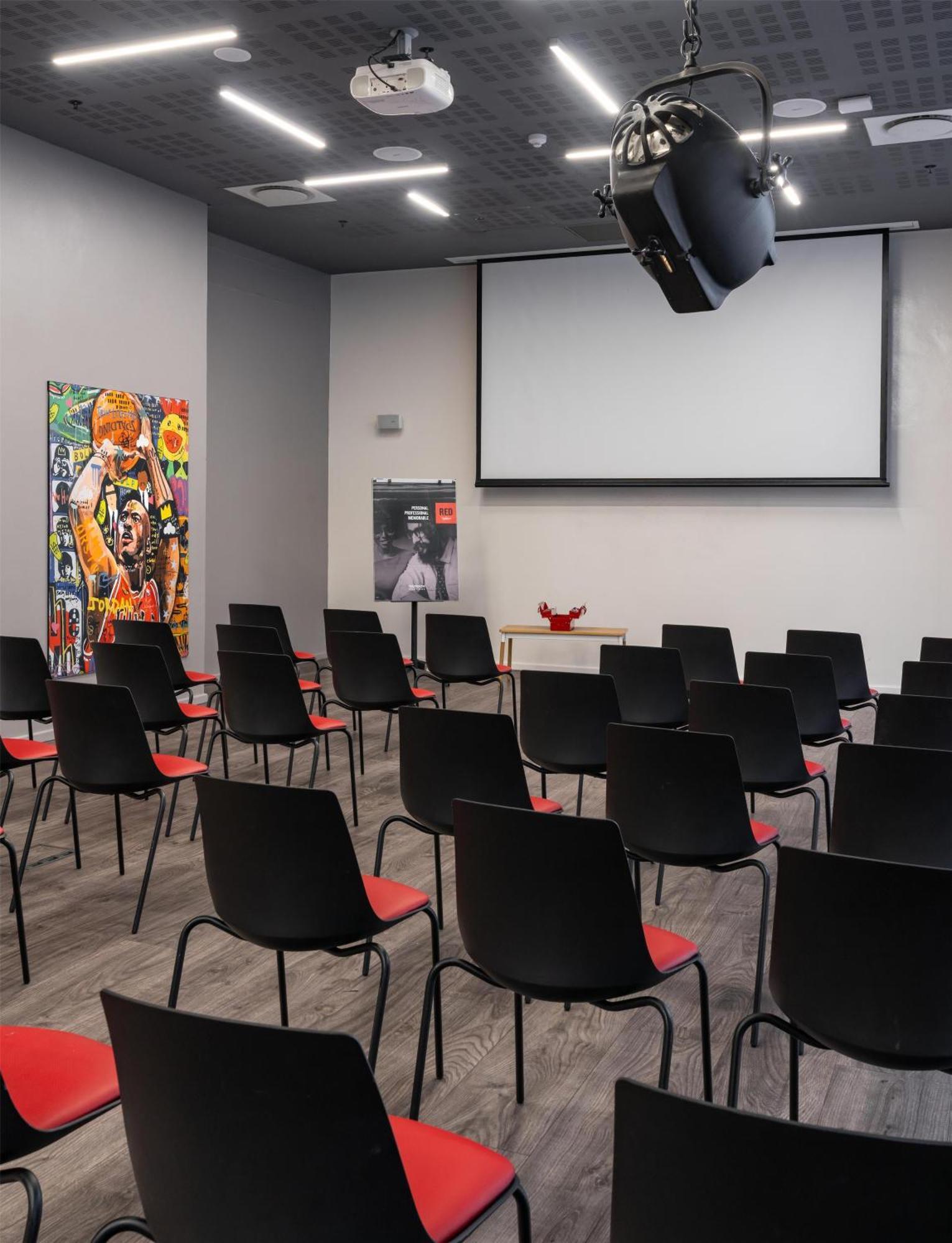 Radisson Red V&a Waterfront Hotel 3*