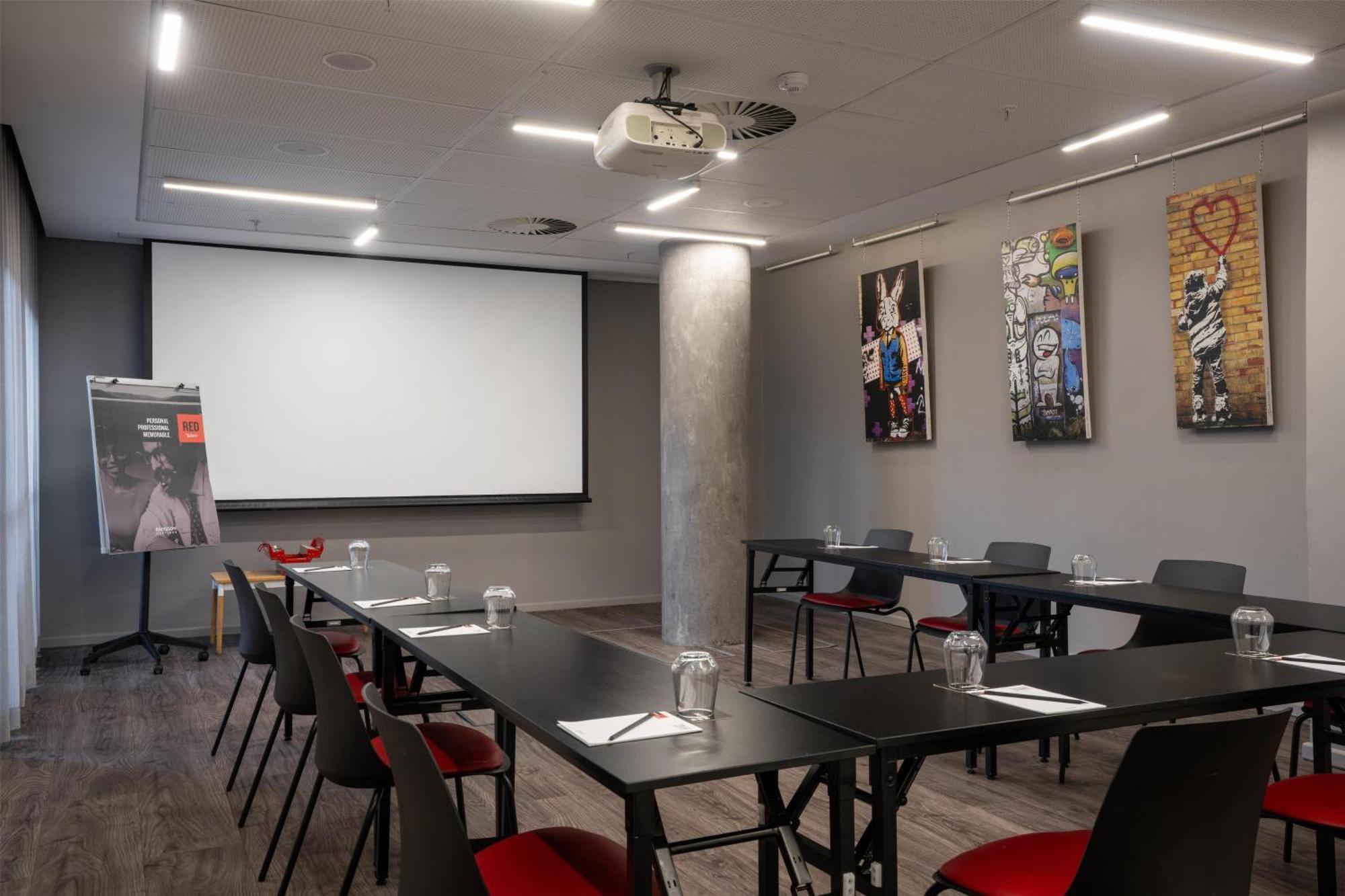 Hotel Radisson Red V&a Waterfront 3*