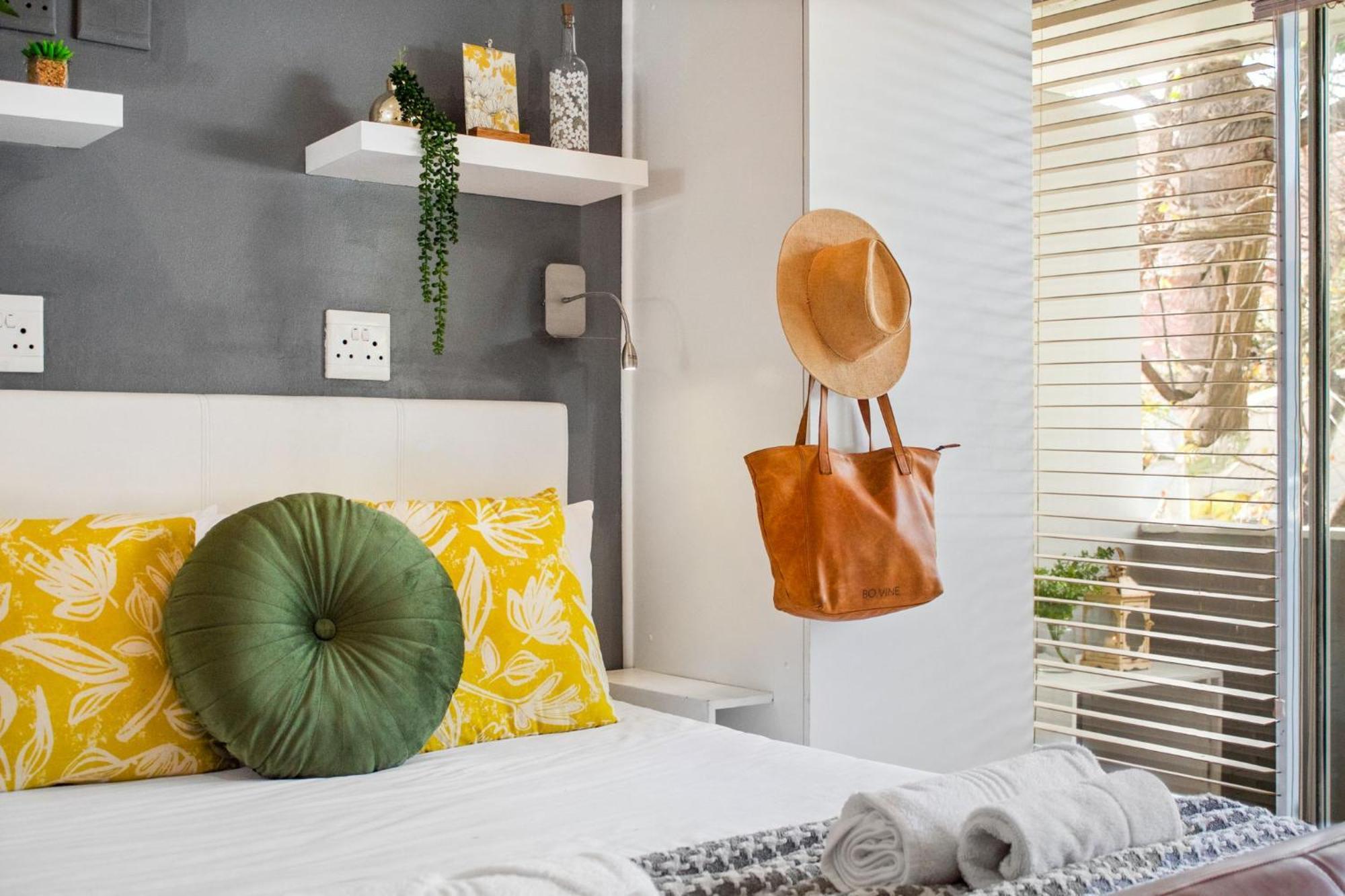 Fairmile Urban Oasis By Host Agents