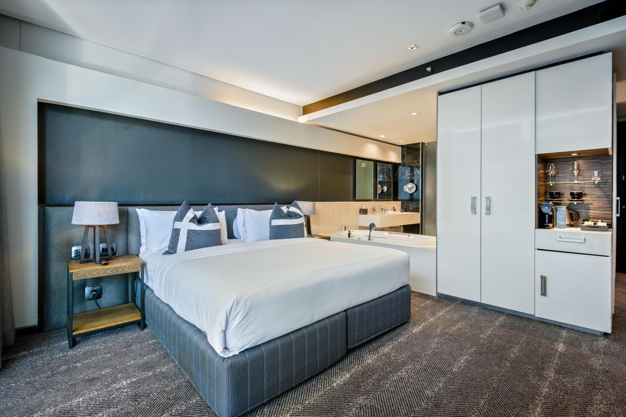 The Capital 15 On Orange & 5* Cape Town