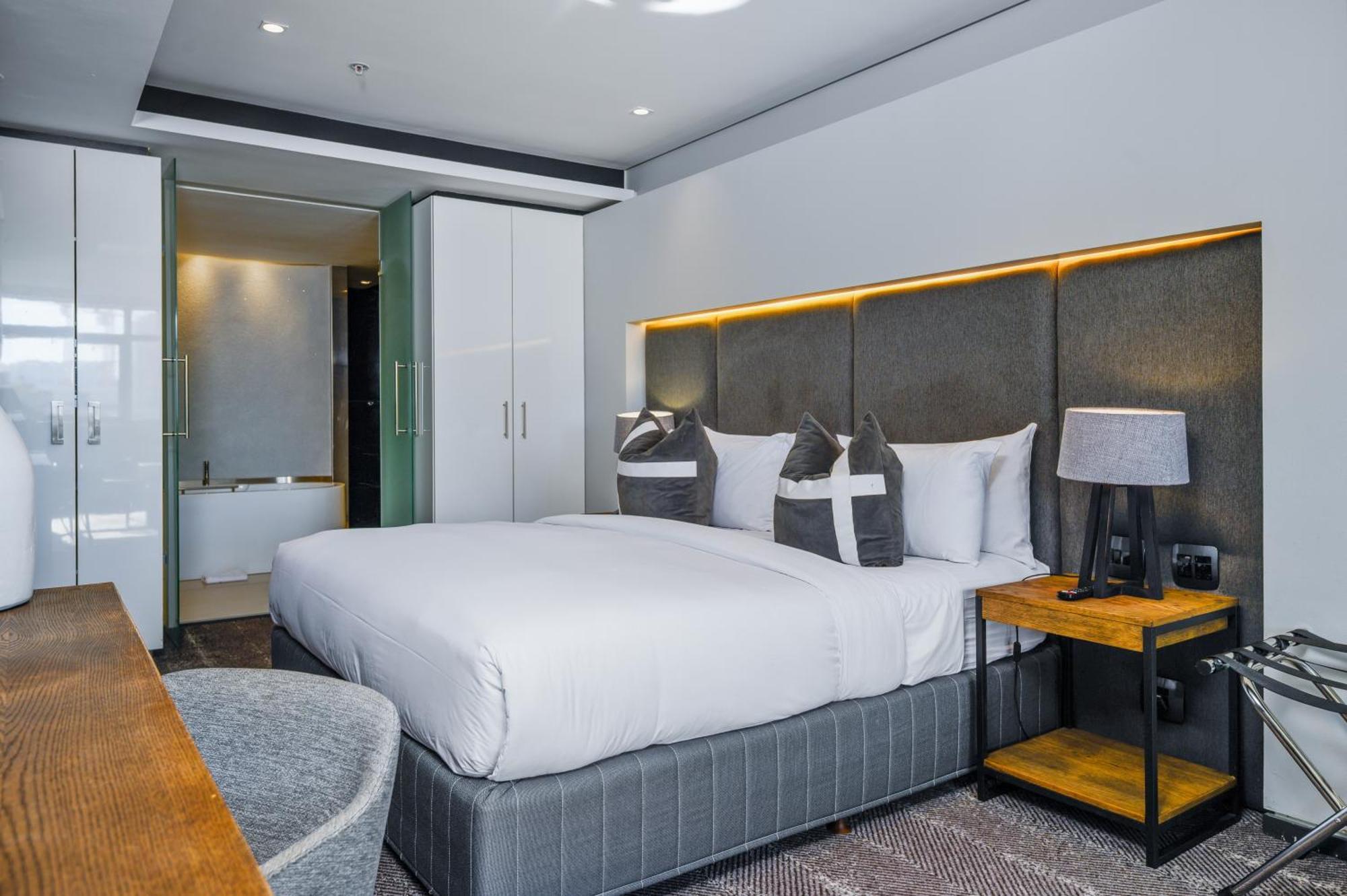 Hotel The Capital 15 On Orange &