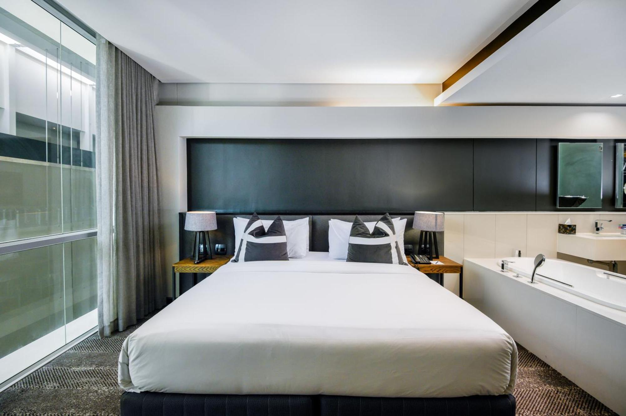 Hotel The Capital 15 On Orange & 5*