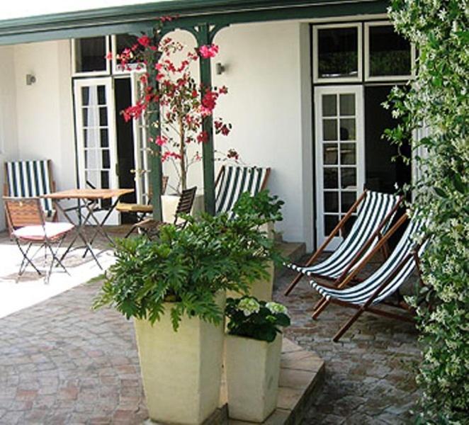 Nine Flowers Guest house Cape Town