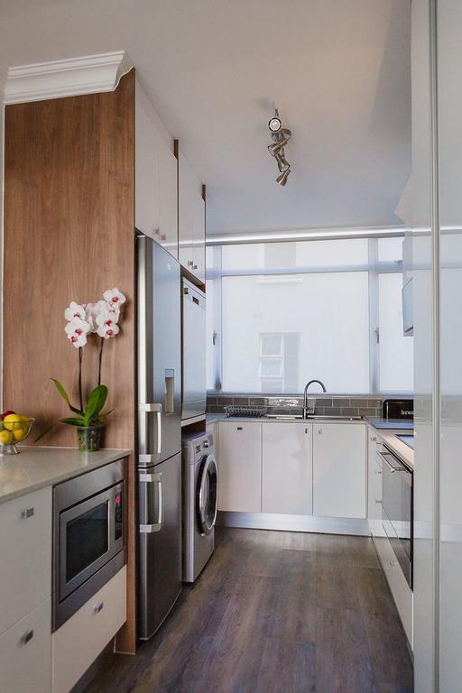 Modern Apartment, Centrally Located In Sea Point Cape Town