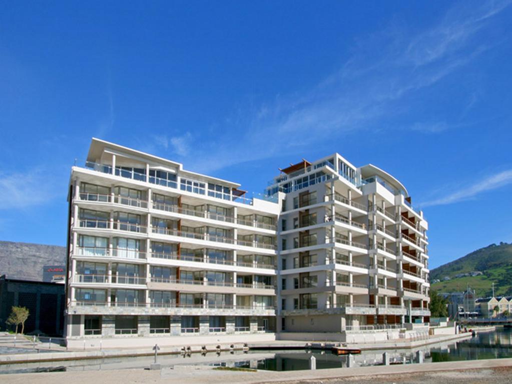 702 Canal Quays * Cape Town