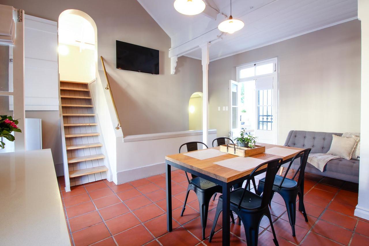 Guest house Nine Flowers Cape Town