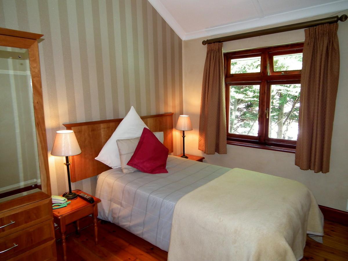 Clarence House 2*