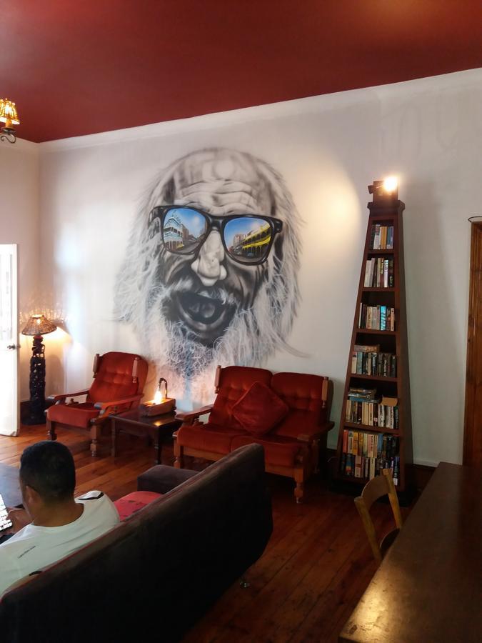 Urban Hive Backpackers Hostel *