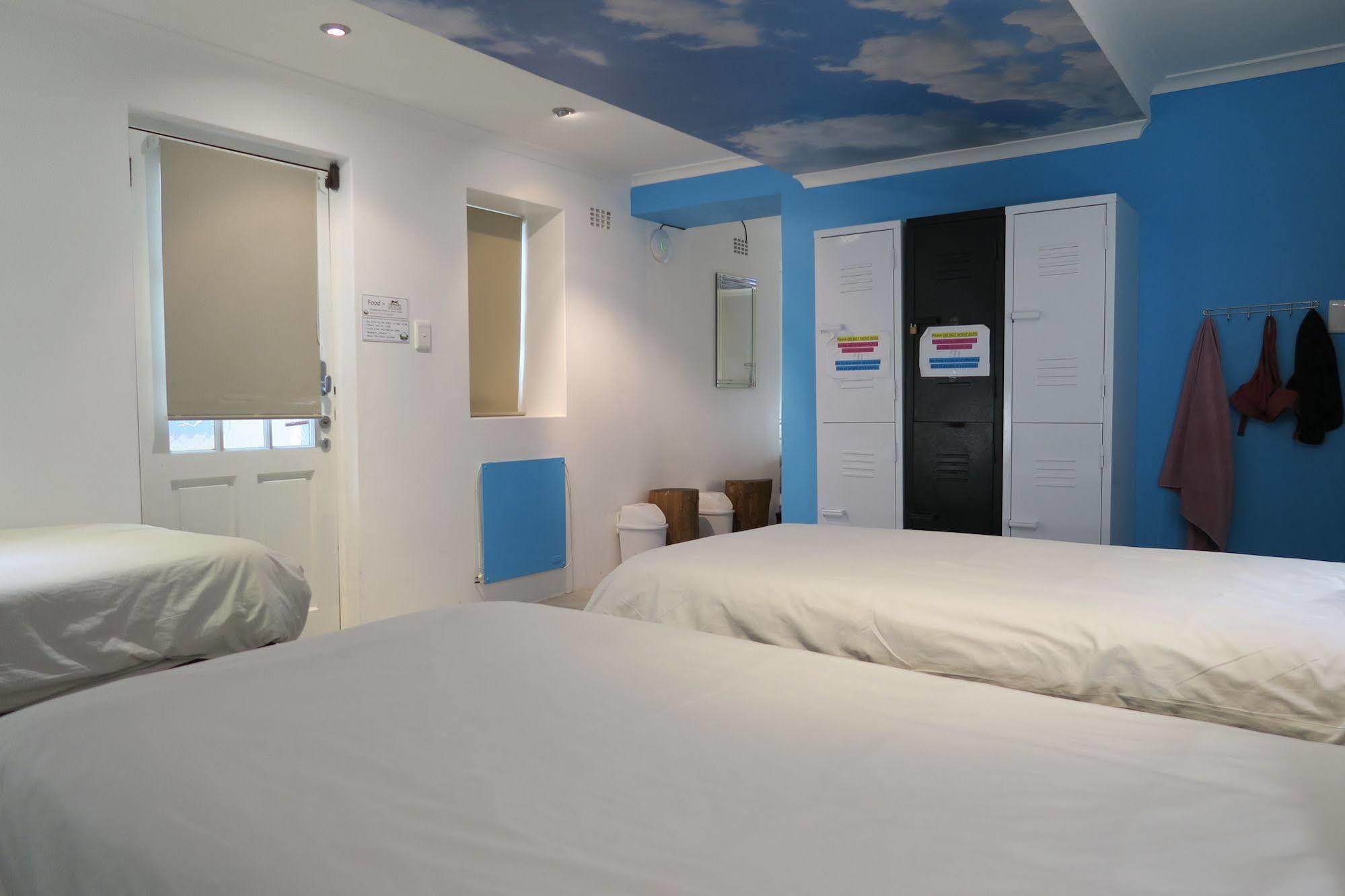Atlantic Point Backpackers Cape Town