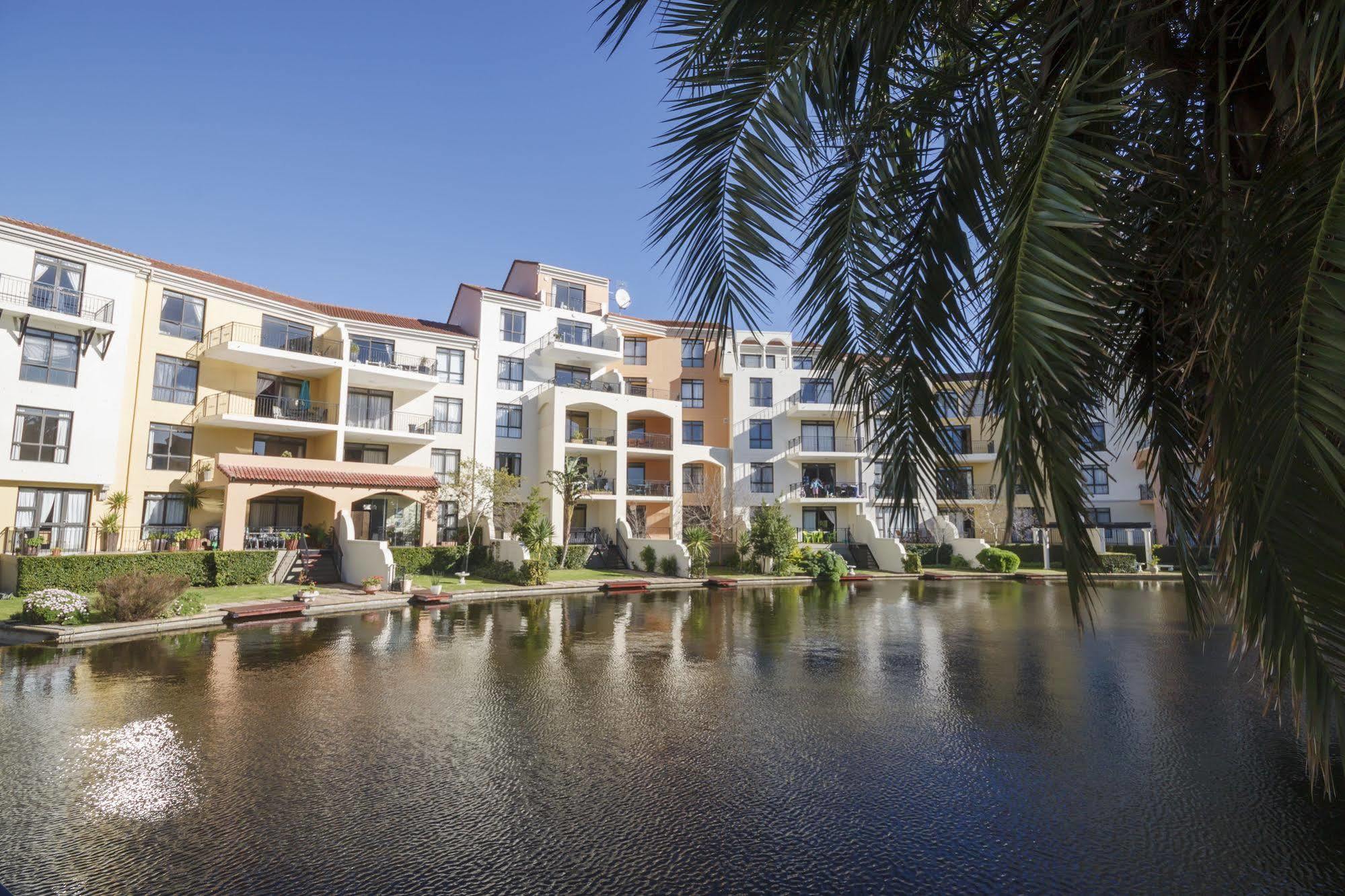 Island Club & Aparthotel