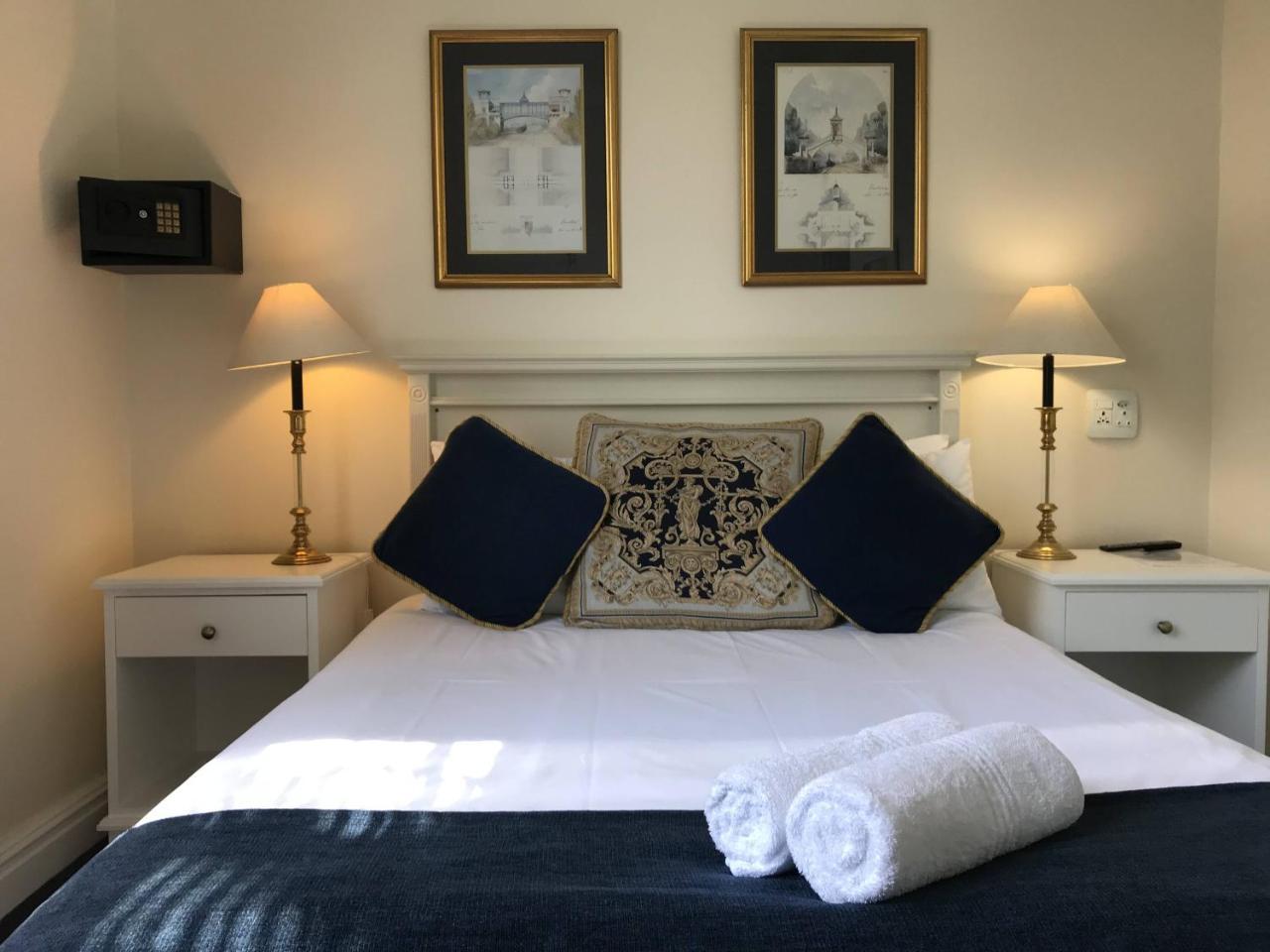 Altona Guest house 2*