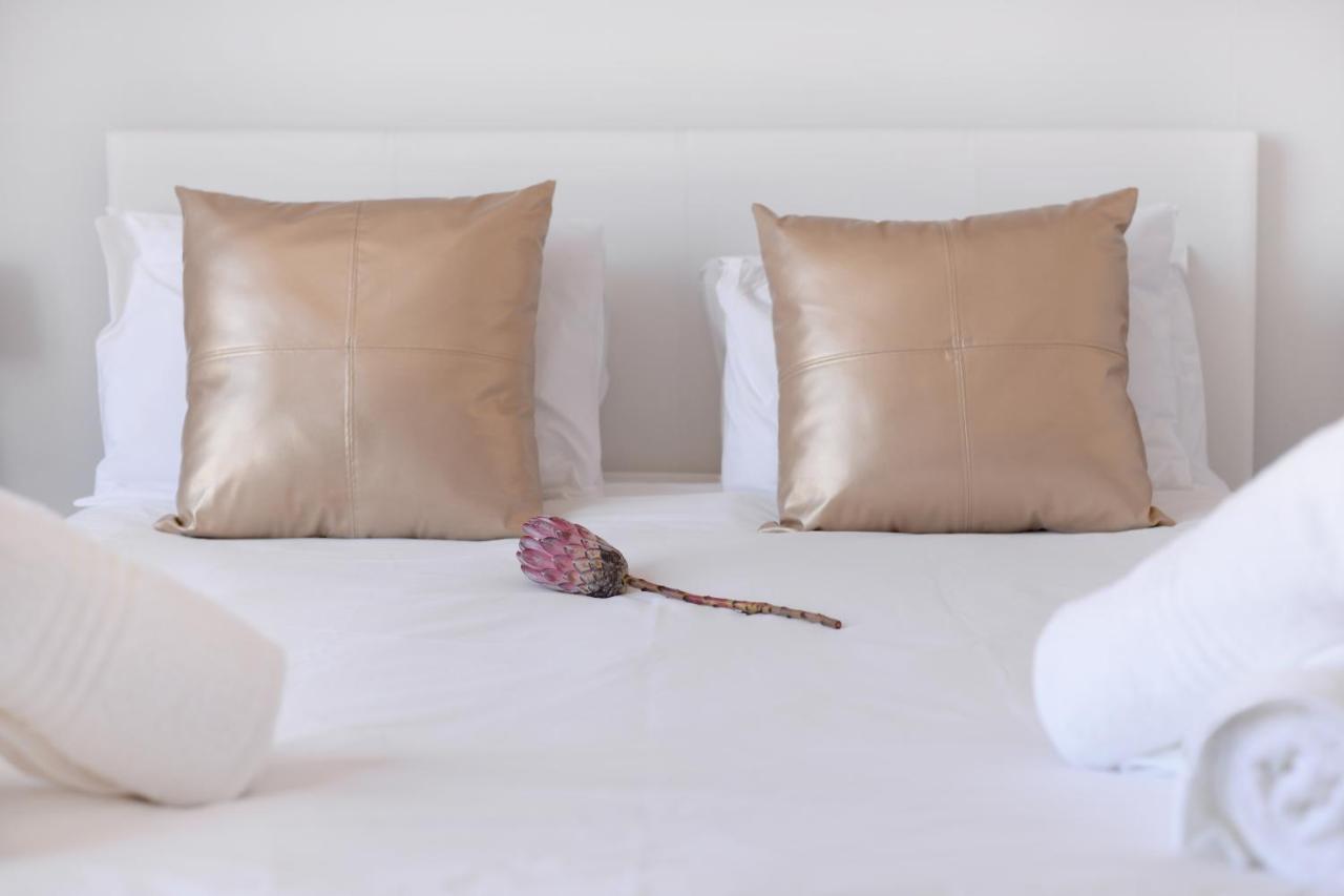 Greenwich Square Apartment *