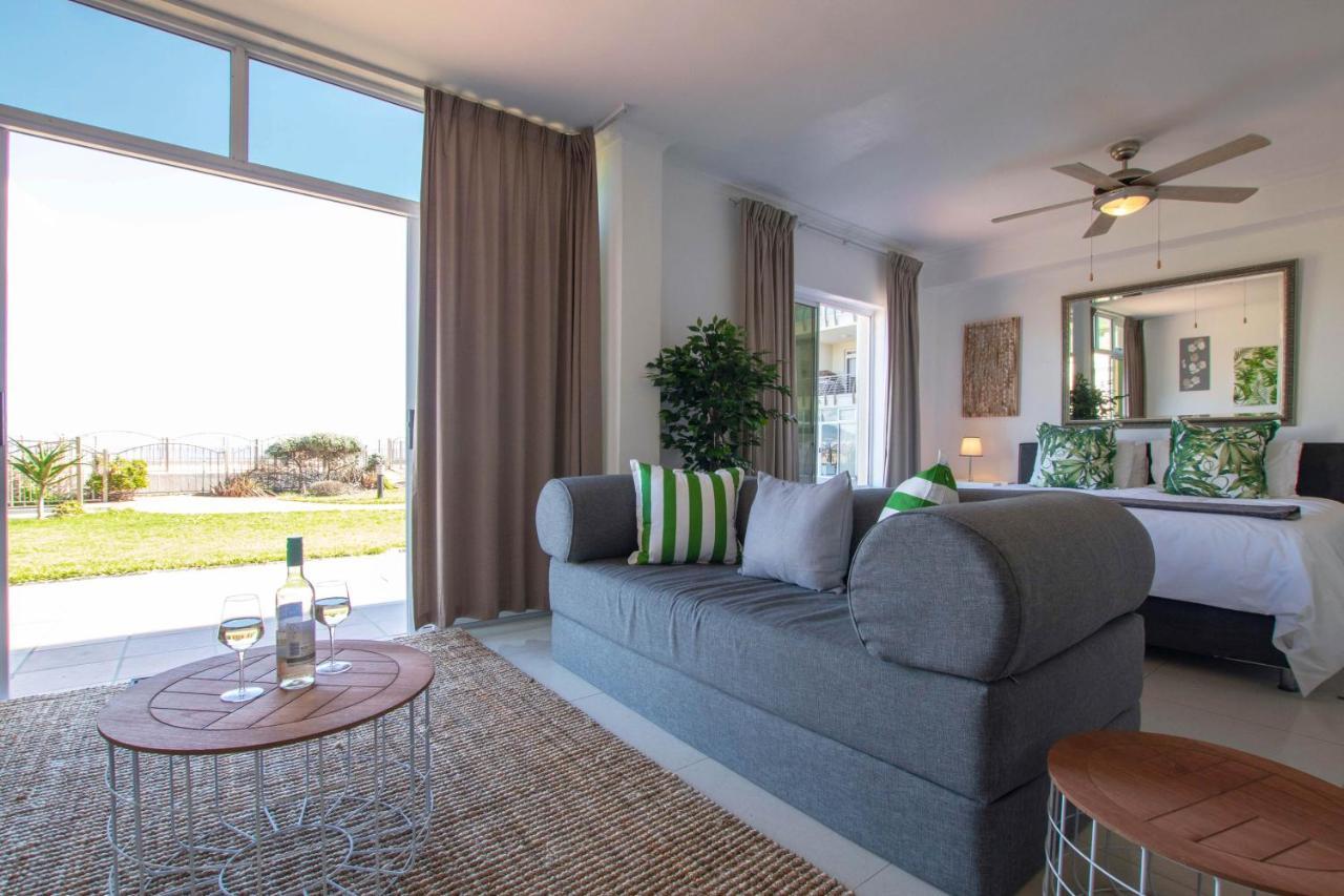 Romantic Beachfront Bachelor Apartment