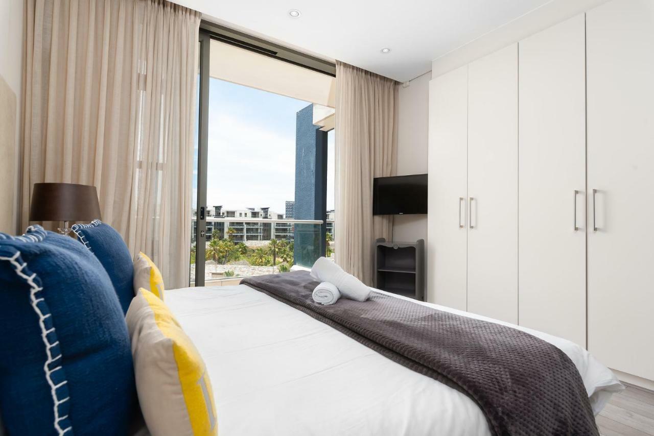 V An A Waterfront, Harbour Bridge. Apartment