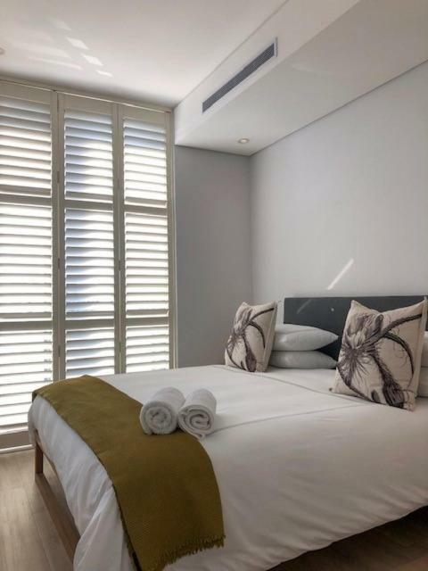 Cape Town, Stunning Designer Apartment *