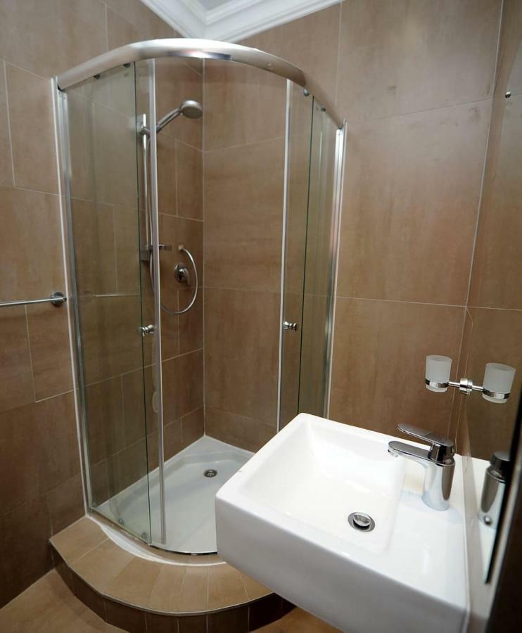 Elly Guest house 2*