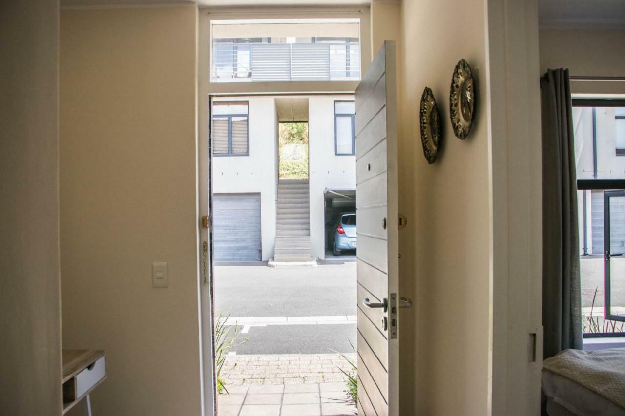 Queens Gate - Modern Townhouse - Wifi - Parking Apartment *