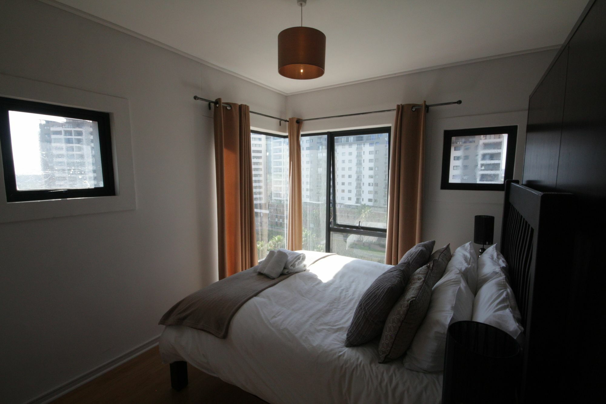 Manhattan 808 By Ctha * Cape Town