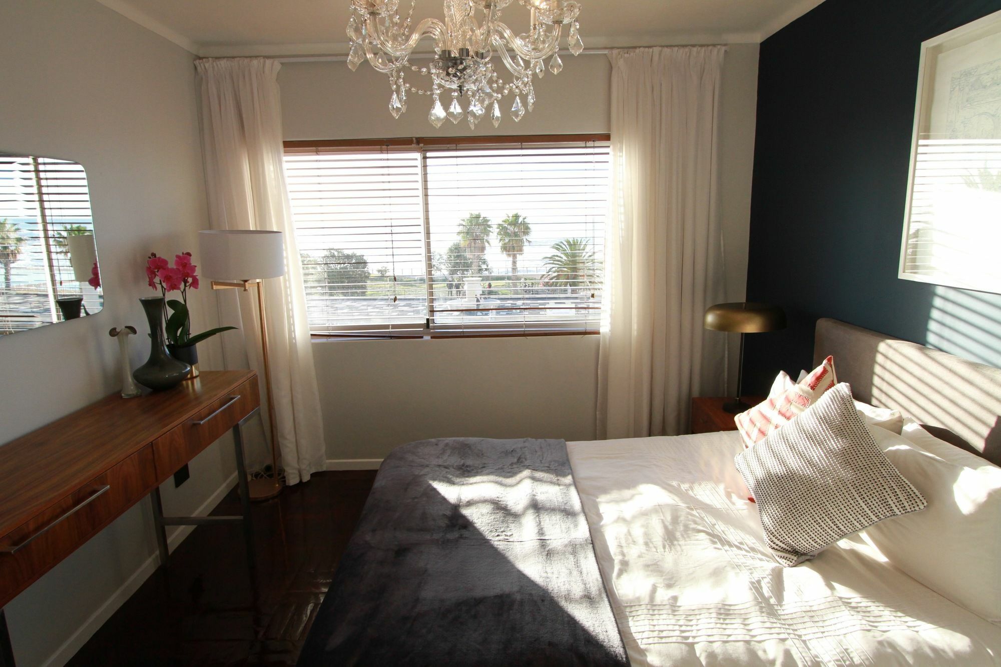 Apartment Designer With Sea Views *