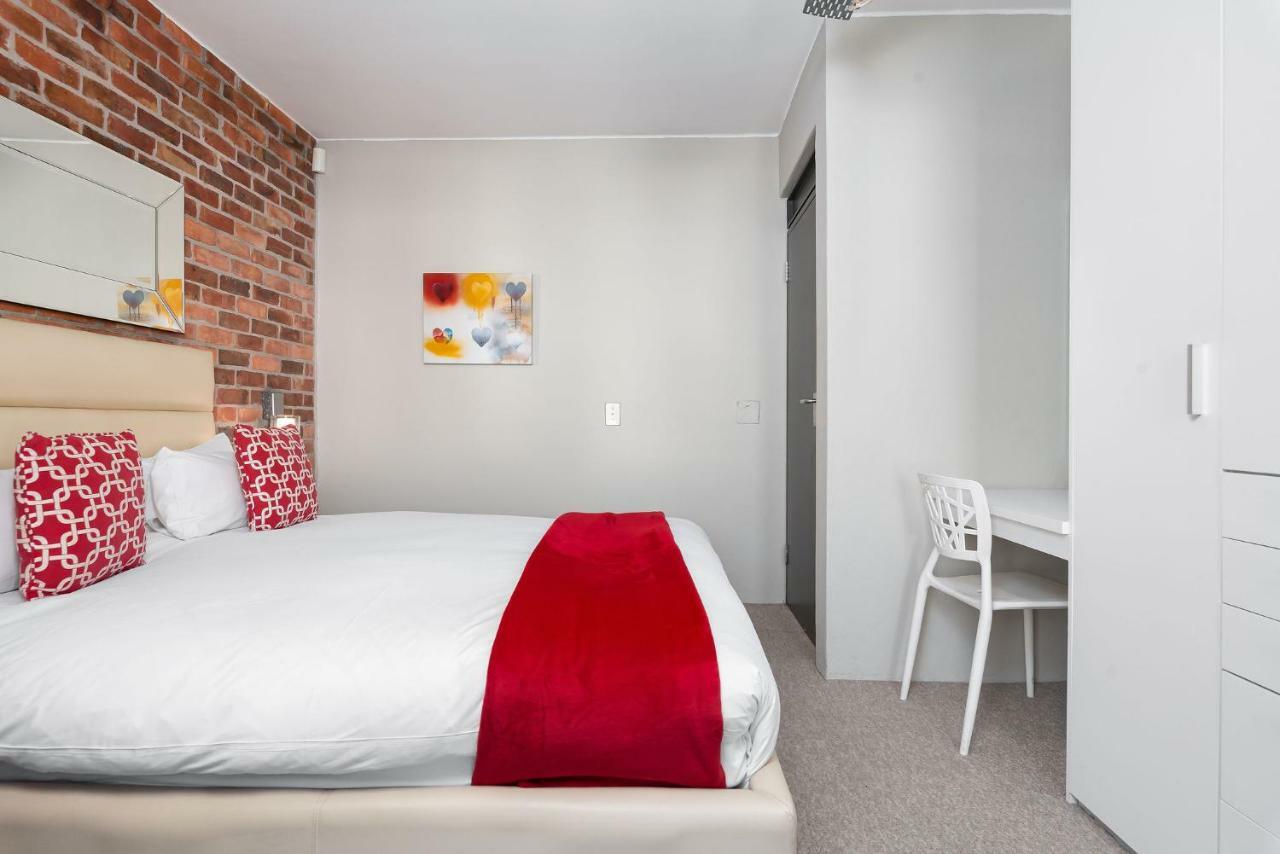 Metropolis Luxury Apartment